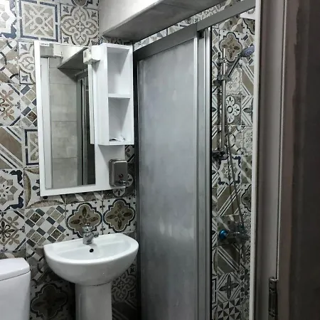 Quarto em Acomodações Particulares 5 Kisilik Huzurlu Stuedyo Daire